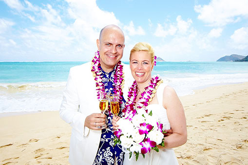 Hawaii_weddings_at_Waimanalo_Beach