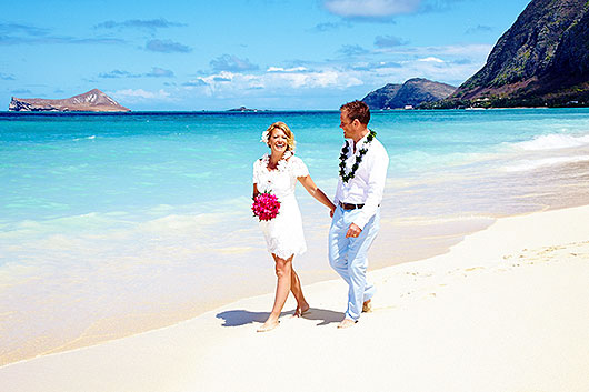 Hawaii wedding photo at Waimanalo Beach.